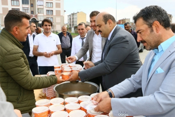 Aşure günü birliğin ve dirliğin simgesidir