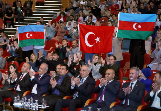Azerbaycan’ın 104. Bağımsızlık Günü kutlandı
