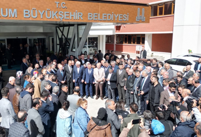 Başkan Mehmet Sekmen Mazbatasını aldı