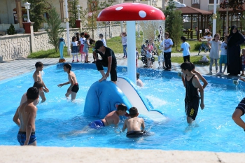 Çocukların yeni gözdesi oyun havuzlu park