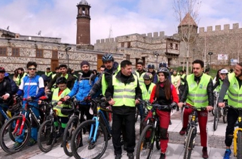 Erzurum'da 200 genç pedal çevirdi