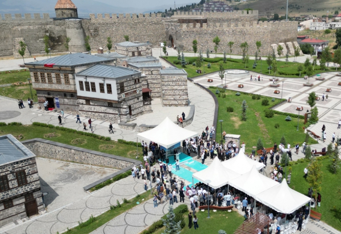 Erzurum Kültür-Sanat Evi açıldı