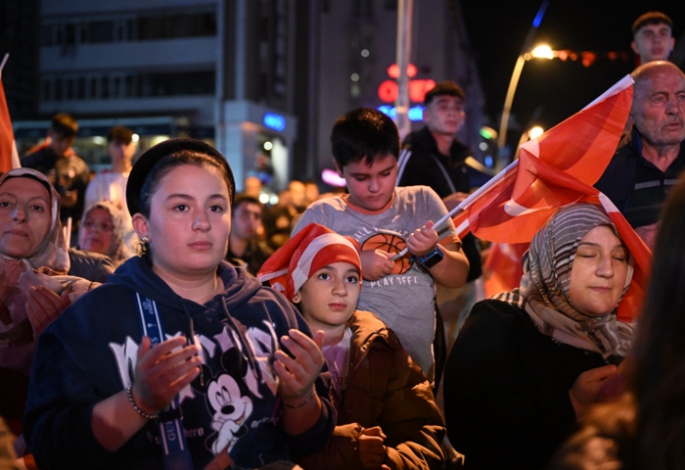 Erzurum meydanlara akın etti