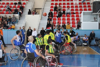 Erzurum Şanlıurfa’ya basket yağdırdı