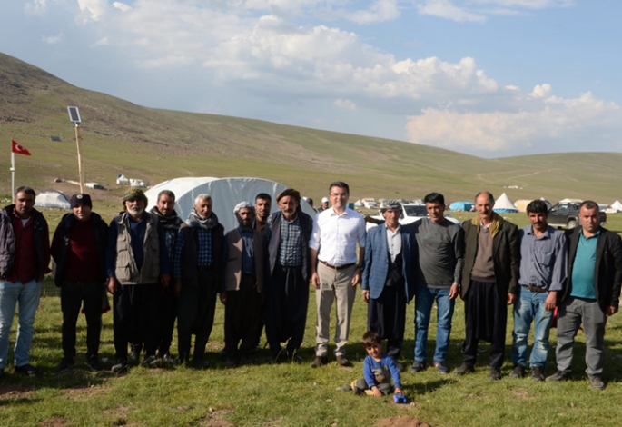 Erzurum'un meraları göçer aileleri ağırlıyor