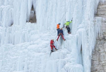 Erzurum’un buz şelaleleri dağcıları ağırladı 