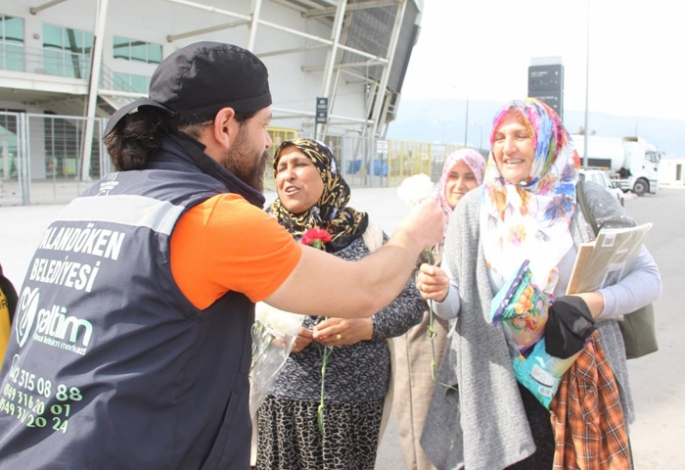 Palandöken ekibi depremzede kadınları ziyaret etti