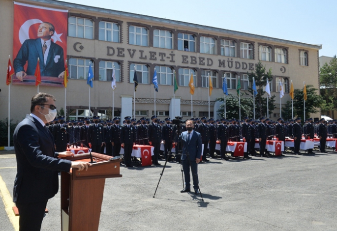Polis adayları 26 . Dönem mezunları yemin etti