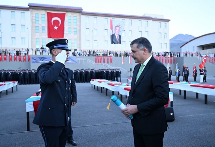 Polis adaylarının mezuniyet heyecanı