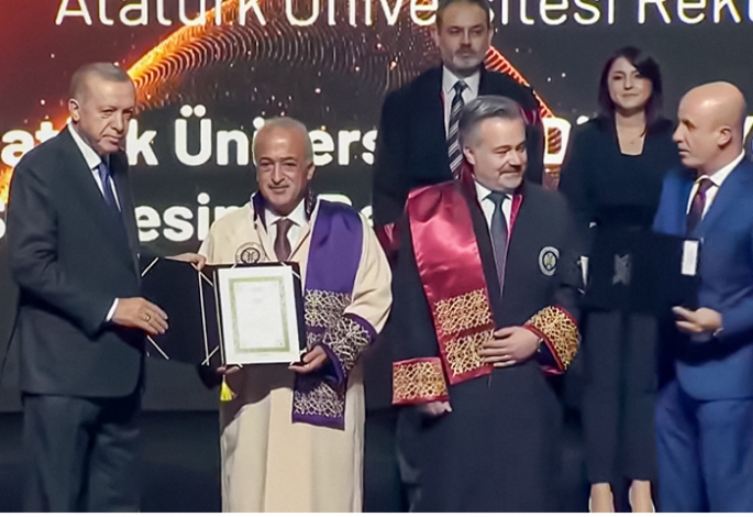 Rektör Prof. Dr.Çomaklı’ya YÖK Üstün Başarı Ödülü