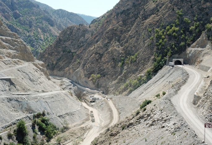 Uzundere Barajı’nda çalışmalar devam ediyor