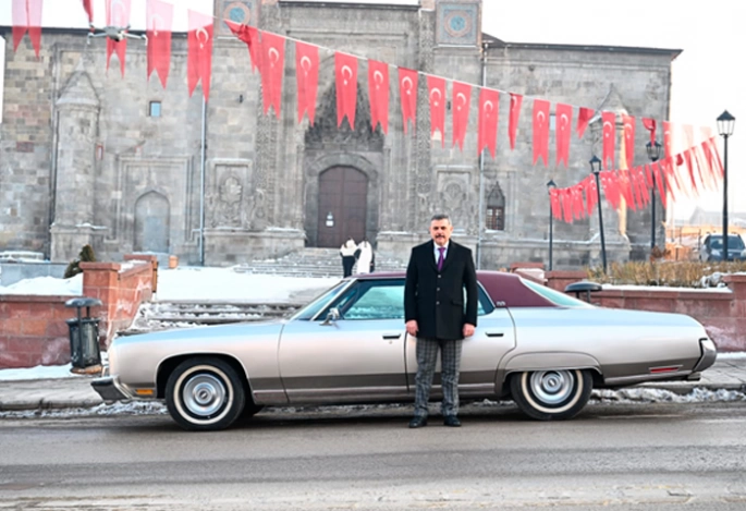 Vali Çiftçi’den Nostalji araçla Erzurum turu